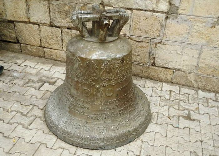 Clopotul din 1832-Biserica Sf. Nicolae, facut din tunurile otomane