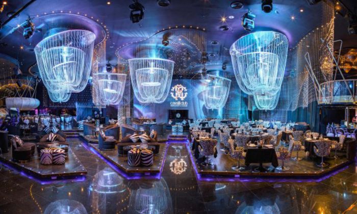 Clubul Cavalli din Dubai; vezi comentariul
