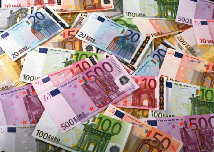 sechestru; vezi comentariul:Averi de sute de milioane de euro puse sub sechestru
