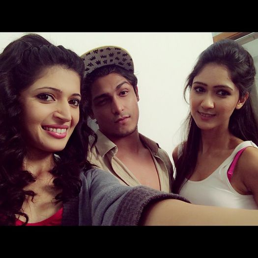 10471961_588180971299019_1398333612_n - Kaisi Yeh Yaariaan Cum e prietenia