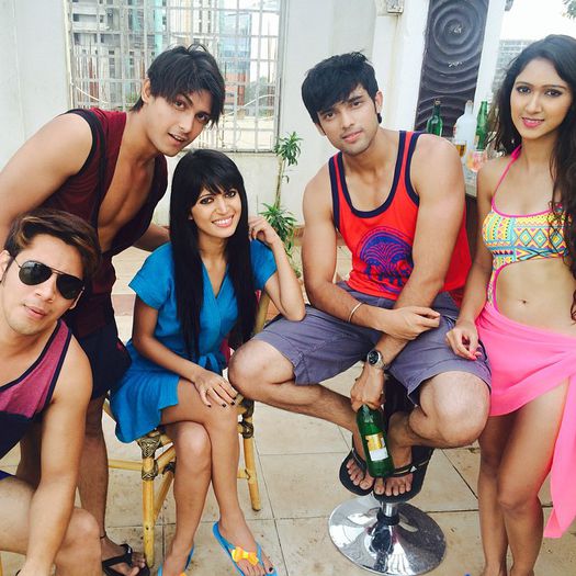 10608075_323653354478083_564620124_n - Kaisi Yeh Yaariaan Cum e prietenia