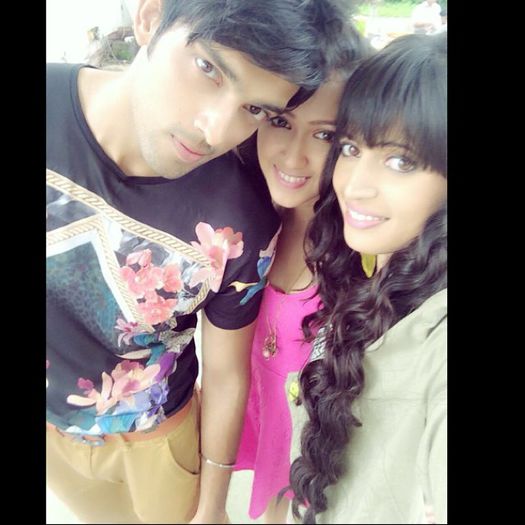 10617057_363779083769724_361374899_n - Kaisi Yeh Yaariaan Cum e prietenia