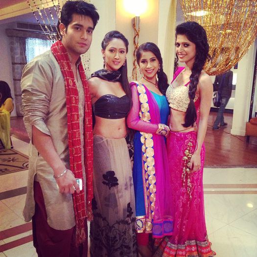 10729275_336236796558839_338034712_n - Kaisi Yeh Yaariaan Cum e prietenia