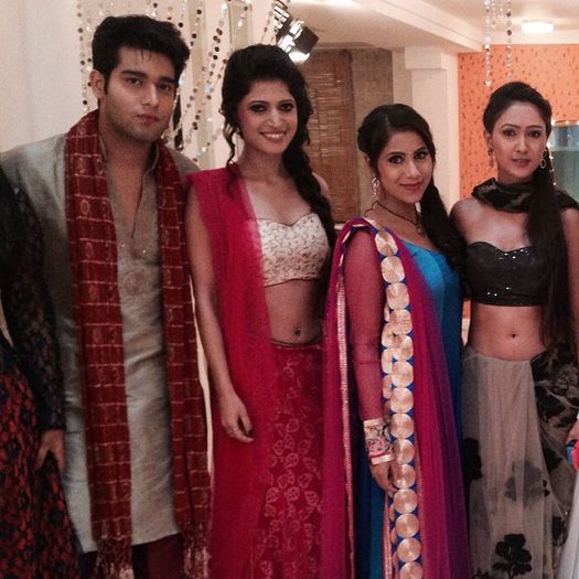 928624_352371048264007_1871621527_n - Kaisi Yeh Yaariaan Cum e prietenia