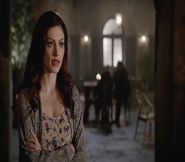 ✿ - Credeam ca uiti de cadouri. Ti-am luat un ceas, sper sa-ti placa.*i-l da* #fane