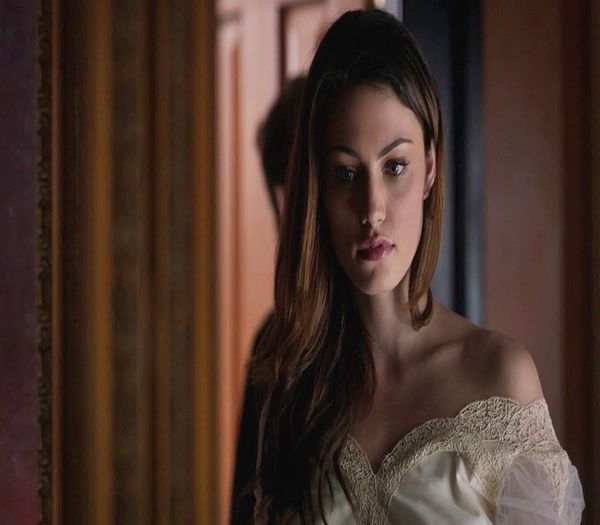 ✿ - Stiam =))) #elena. Ai dreptate Caro. Pe sarbatorit nu-l bagati in seama?#klaroline - here - episode 35 - done