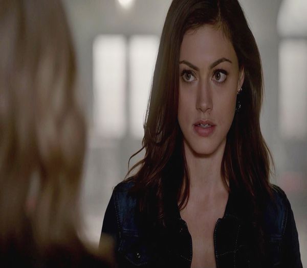 ✿ - Hey Freya & fratele ei! Klaus e pe invers?!*incepe sa rada in hohote*