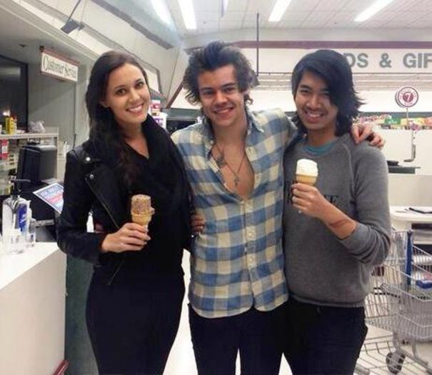 harry-styles-walgreens - harry styles