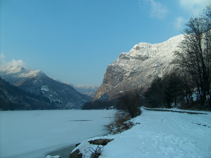 STANISOARA  24.01.2010 292 - PEISAJE SUPERBE DE IARNA  LA MANASTIREA STANISOARA