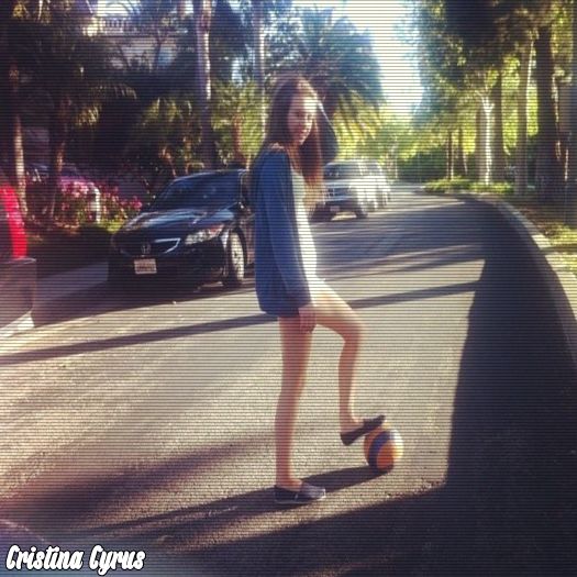 ♡ cσνєη ♡ *se preface că vo;;mita și râde apoi* #Elena