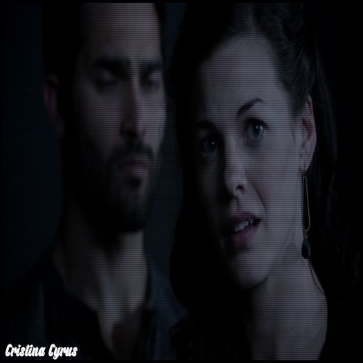 ➹̶т̶є̶є̶η̶α̶g̶є̶я̶υ̶η̶α̶ω̶α̶уϟ *îi curge o lakrimă, se întoarce către el* CL; Violonistul meu, de când nu te-am mai văzut. #Ilie
