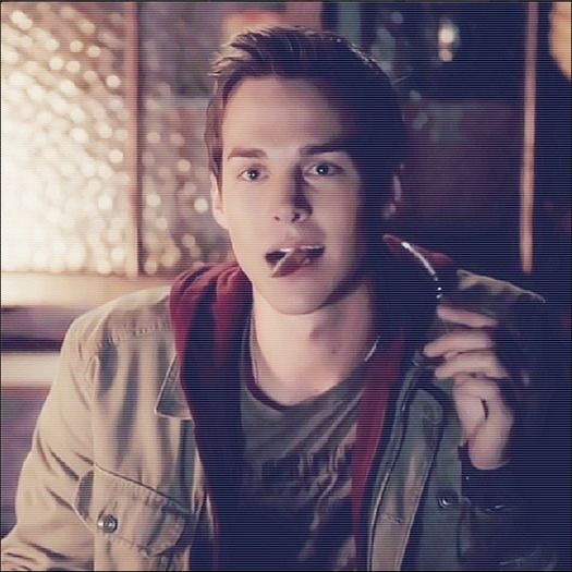 - mbine #elena + #ii fura vioara lu ilie . frm vioara =)))))