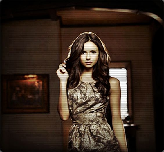 ;_ [intra in casa si se uita pe acolo atenta la detalii]