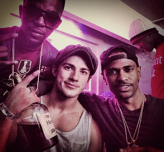 #► |intra`n casa euforic cu o sticla`n mana| Aloha!