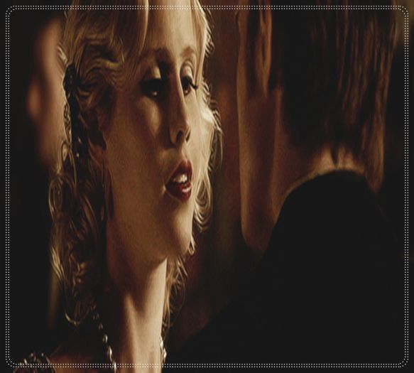 ☼ - _click_ <îşi dă ochii peste cap> se umple casa de prinţese cu aceeaşi faţă...8.|; hey elena şi tyler !
