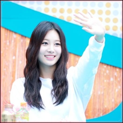 Y| Heei. :* [se uită la Sh] .. :| .. =)) Hei idolul meeeu~! <3 >:D<