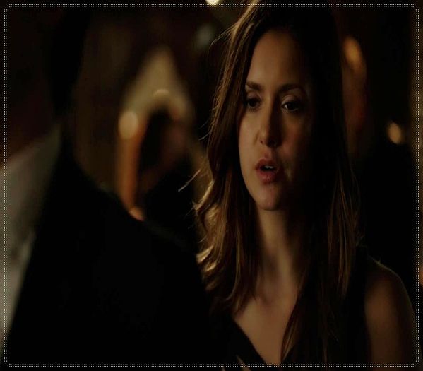 》Nu-l mai bag in seama...nici pe el nici pe Enzo :) *se joaca pe telefon* #Hayley=))))) - here - episode 36 - done