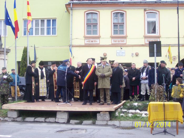 100_8037 PE PLATFORMA INVITATILOR DE ONOARE. - AA 1 DECEMBRIE 2014 LA SIGHISOARA SARBATOAREA A 96 DE ANI DE LA MAREA UNIRE