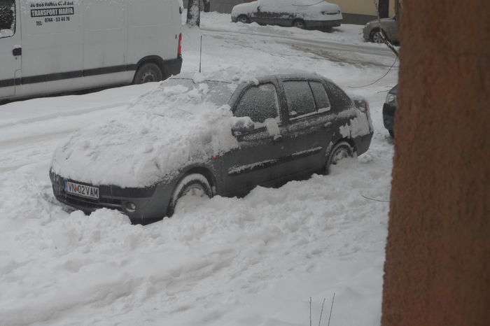 Era un strat gros de zapada pe masina! - Iarna pe strada