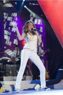 10092584_EHZCWKBQQ - Miley Cyrus in  concert 1