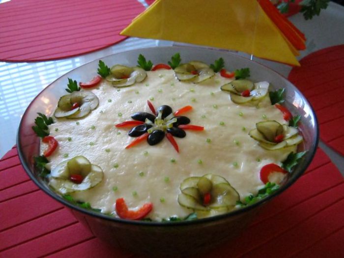 salata de boeuf 1 - Idei de aranjare a platourilor pentru  mese festive si ocazii speciale