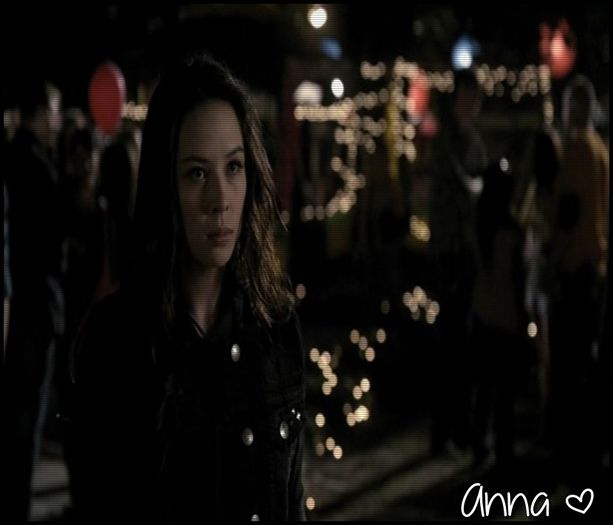 △▼ ❥ : Normaaaal, boa$$a ta nr 1 <3 =)) . Okeei ;3 * își întinde toate perechile de [cl; cizme în mijlocul camerei * :X =)))
