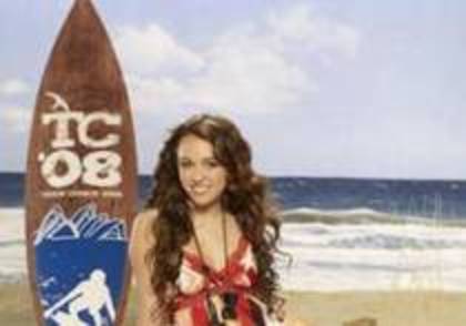 KBDPNPTQALDGPGUWEYQ - Miley la plaja 2