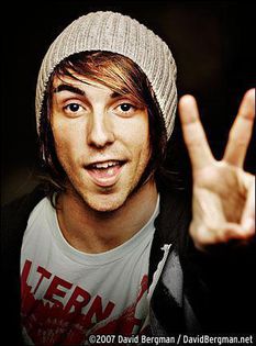 Alex-Gaskarth-jack-barakat-and-alex-gaskarth-1939547-320-432 - Alex Gaskarth