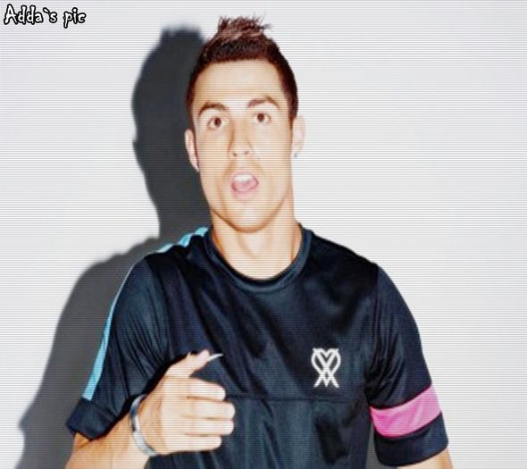 ;; clk *se opreste* Stai asa brunetico *o ia inainte si ia de pe jos fularul lui Neymar* Asta e - Epii 22 _ Let it snow