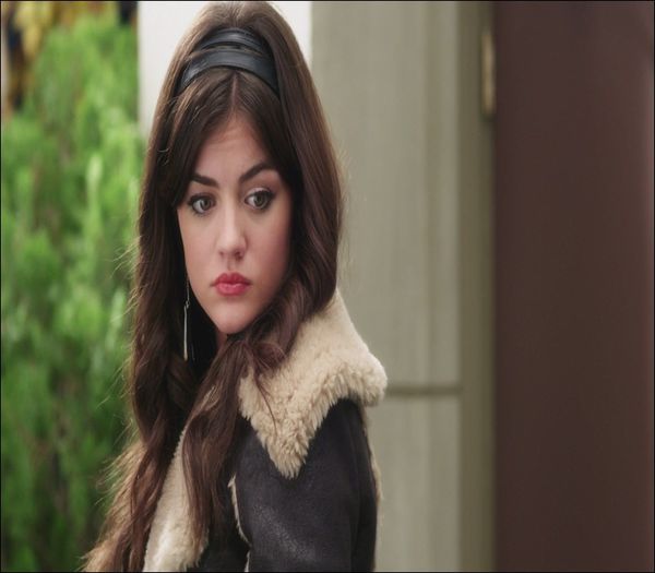 .•*´♥`*•. *iese din cabana si aseaza pe scara si asteapta cl - Epii 22 _ Let it snow