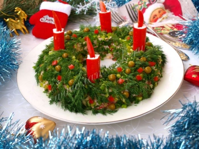 Salata Coroana de Craciun - Idei de aranjare a platourilor pentru  mese festive si ocazii speciale