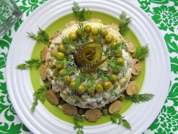 Salata Husari - Idei de aranjare a platourilor pentru  mese festive si ocazii speciale