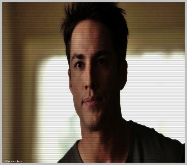 #► |o ia in brate si`o duce la ea in camera;apoi coboara in living|[cl]; [[sweet dreams...&gt;;d&lt;]]
