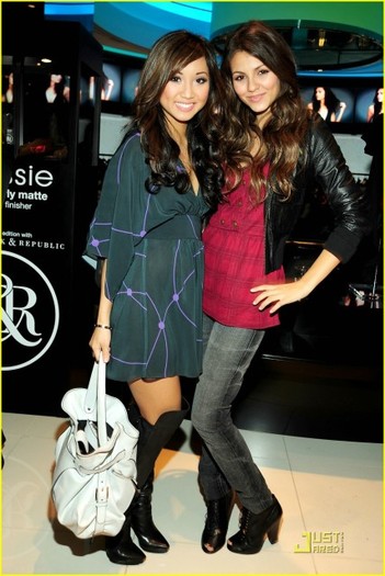 20ueghw - Brenda Song