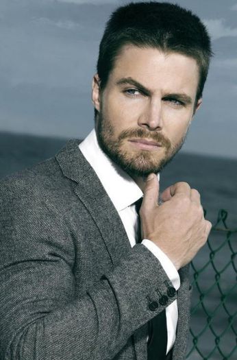 Stephen Amell (2)