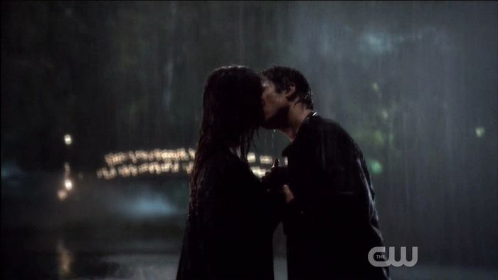 Damon Elena Kiss