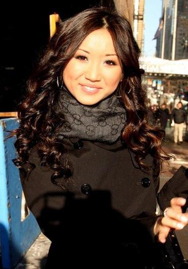 jzbm2f - Brenda Song