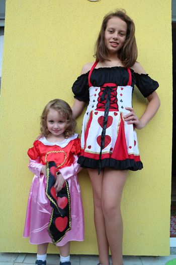 Cea mica nu e papuse, e surioara..