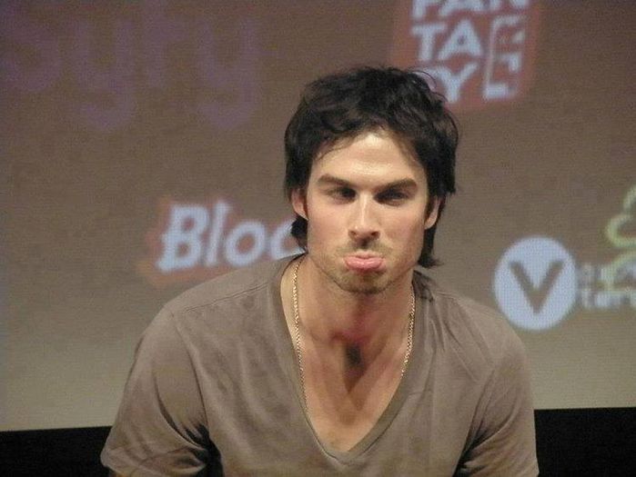 Nu-l lua in seama pe fratele meu, e cam aiurit