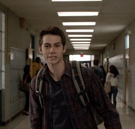 *isi face curaj si o prinde pe maria de solduri si danseaza cu ea*