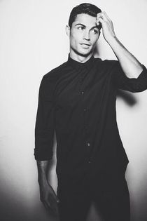 *se ridica de pe scaun* Scuza-ma, ce crezi ca faci copile? :)))