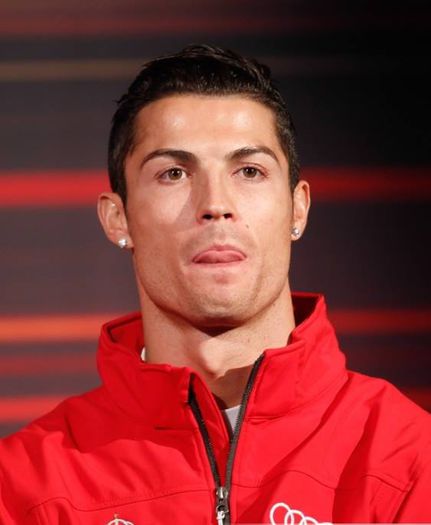 Mai vezi tu alt copil pe aici?