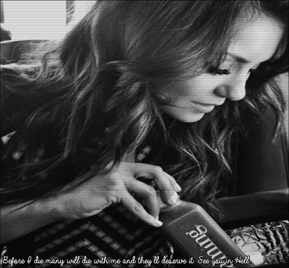 ;_ [se ineaca cu o bomboana cand il aude si se chinuie sa se bata pe spate (cl); ca sa`si scoata bomboana din gat]=))
