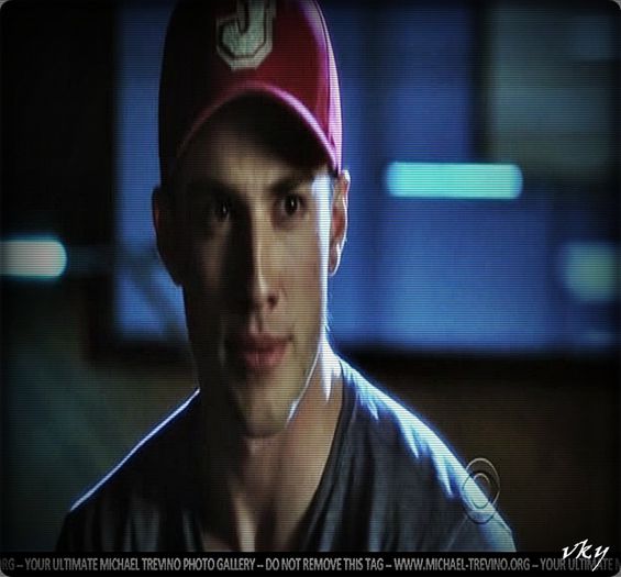 #► Ok... |se ridica;;ia geaca din cuier si io tine sa se imbrace|=))