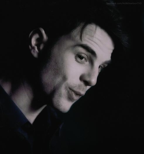 PARTIEEEEEE *se da cu sania de pe deal pana ajunge la ei langa intrarea in casa*=)))))))