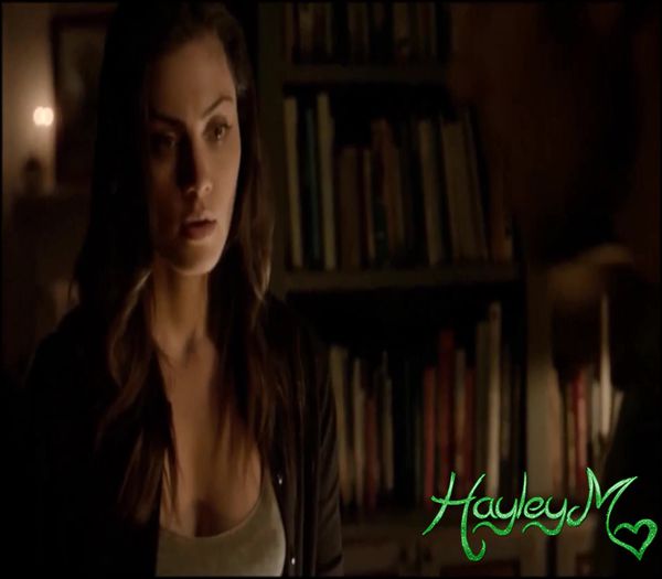 ✿ - *intra in biblioteca si se uita pe la carti*