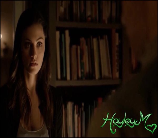 ✿ - *se intoarce cu fata la el* M-ai speriat. Nu credeam c-o sa fie cineva in biblioteca=)))