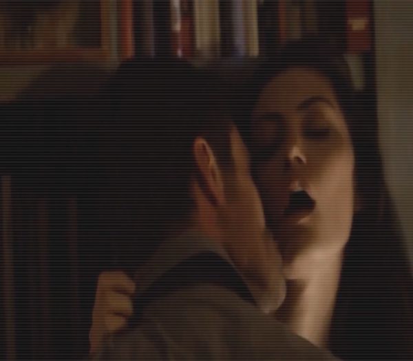 ;; *o lipeste de carti si-o saruta si el pe gat in timp ce-o pip;aie*=))#H