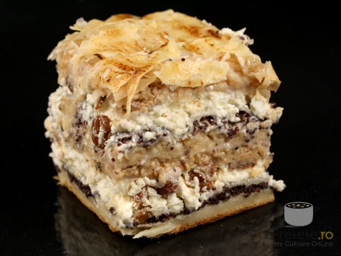 Prajitura prajiturilor Gibanica - Platouri cu dulciuri