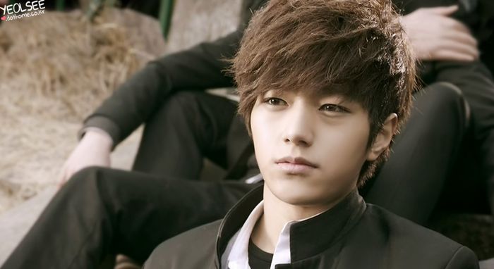 L-Shut-Up-Flower-Boy-Band-l-myungsoo-31250037-704-385